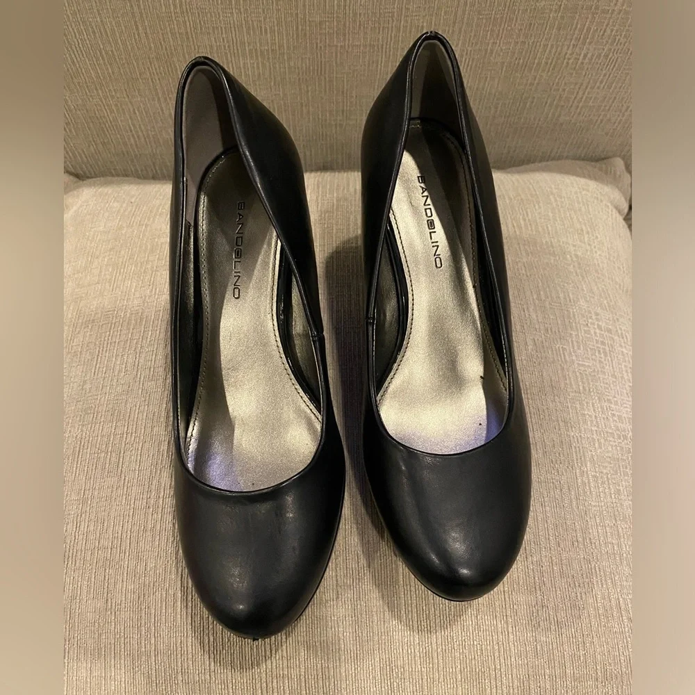 Black Bandolino Platform Pumps!